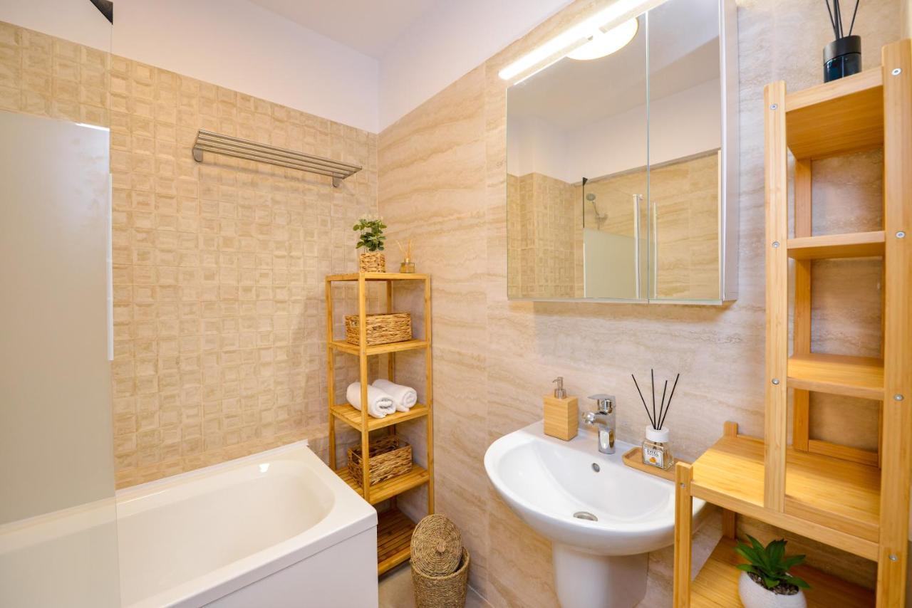 Sofia Cozy Apartment - Underground Private Parking Бухарест Екстер'єр фото